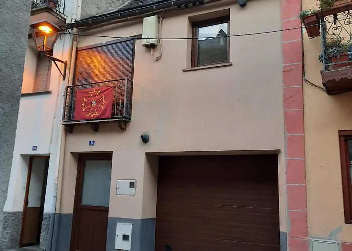 Mcastet, Casita Aranesa En El Valle De Aran