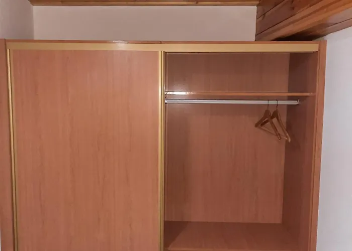 Mcastet, Casita Aranesa En El Valle De Aran