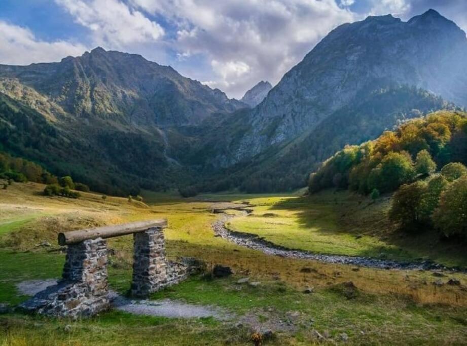 Mcastet, Casita Aranesa En El Valle De Aran *